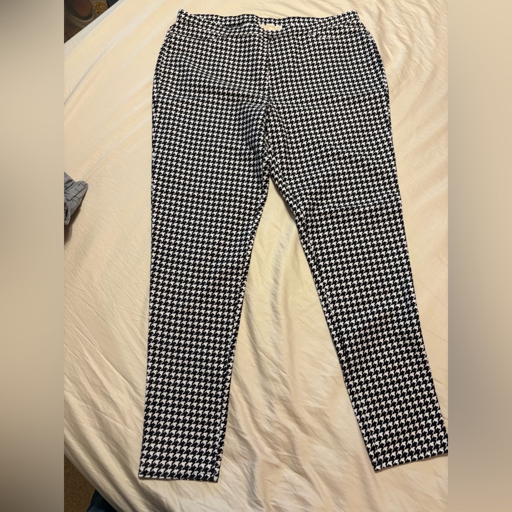 Michael Kors Women’s Black and White Houndstooth Pants Size XL